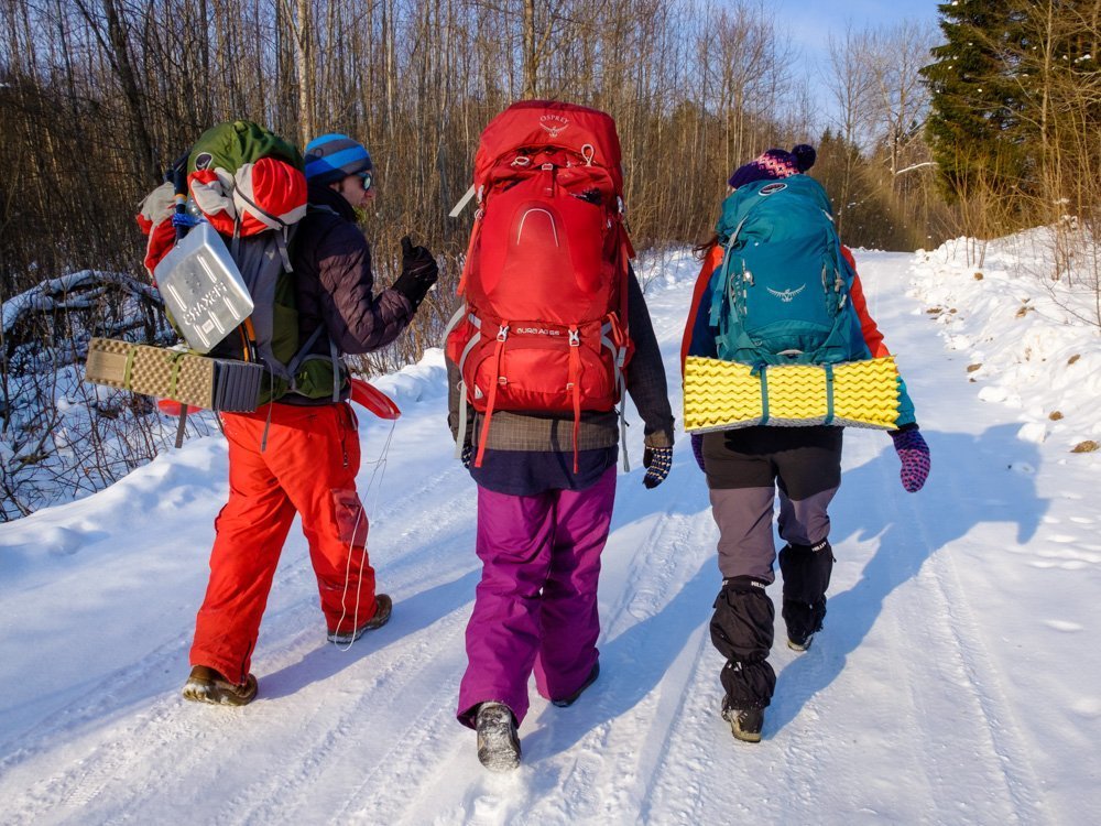 Hiking in winter with Osprey Aura AG 65 backpack
