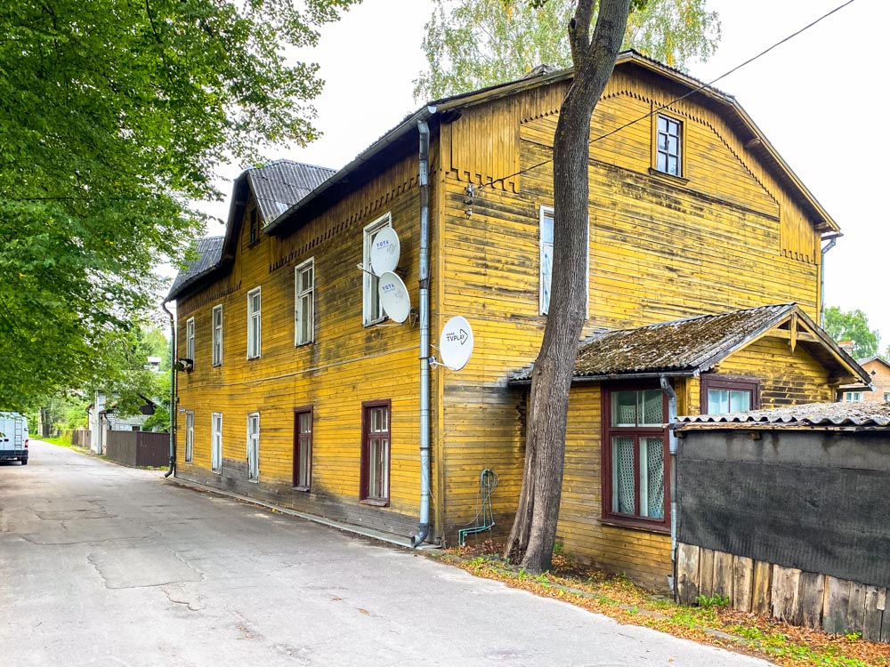 A yellow two storey house on Kundzinsala island, Riga