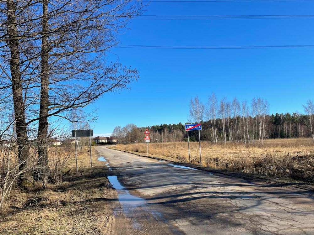 Babite Varnukrogs empty road