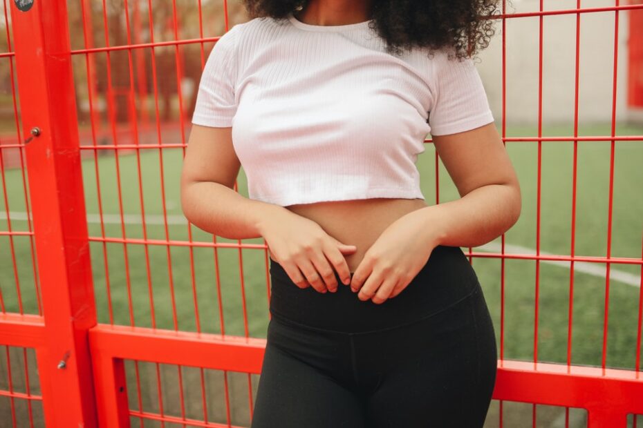 Woman wearing black leggings