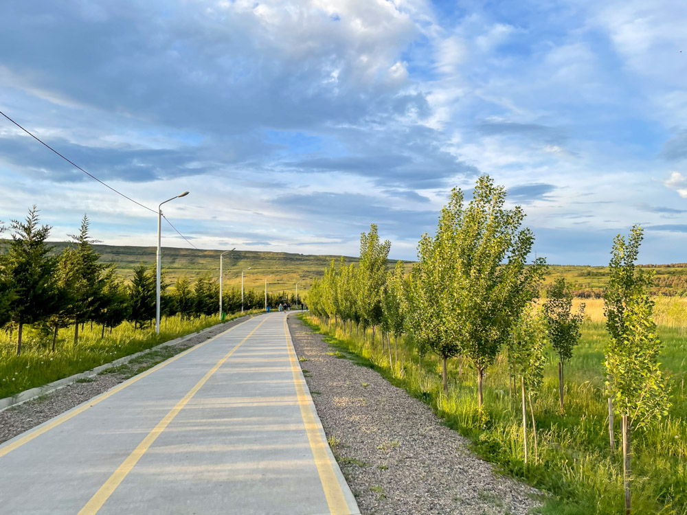 Pathway around Lisi lake